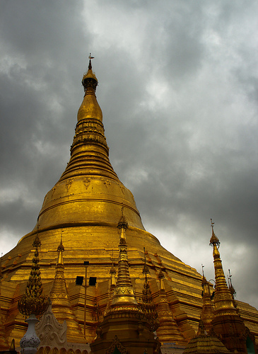 Shwedagon-Pagoda-Stormy-Sky