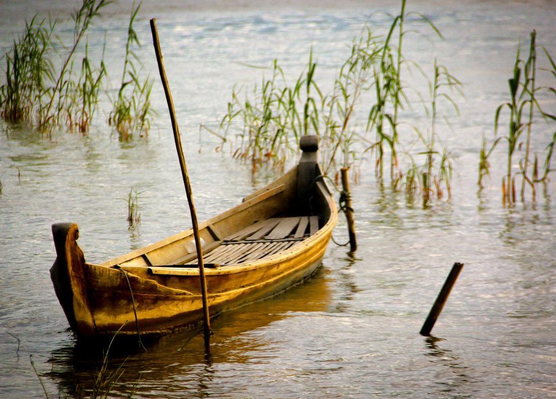Burma, Lonely Boat Inle Lake