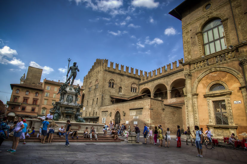 Bologna-Piazza-del-Nettuno1