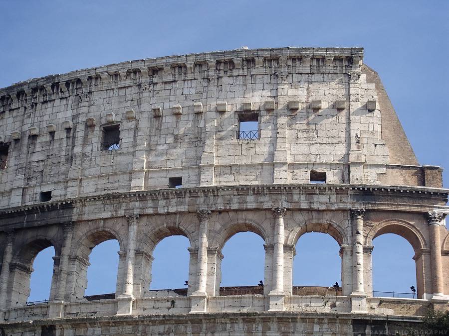 Dumb-Ass tourists engraved Rome Coliseum with their initials