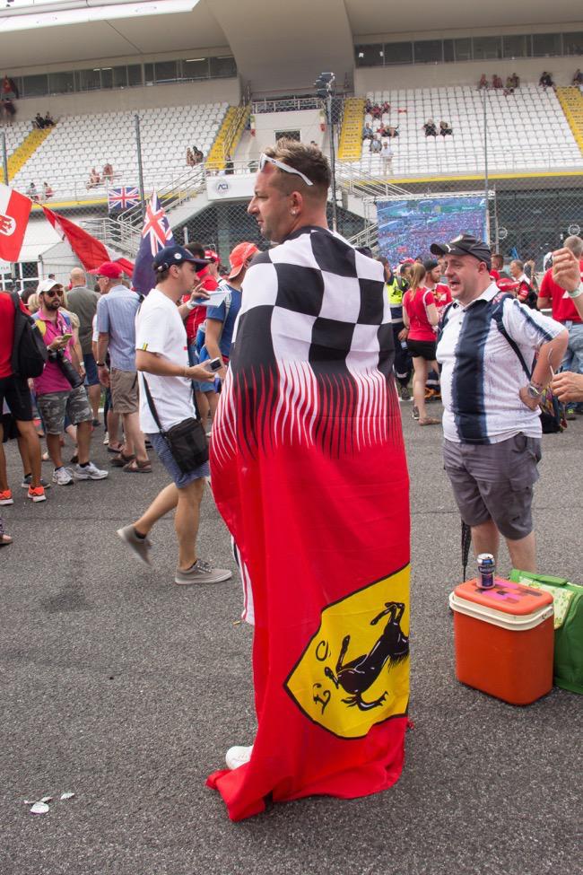 monza-f1-gp-ferrari-fan