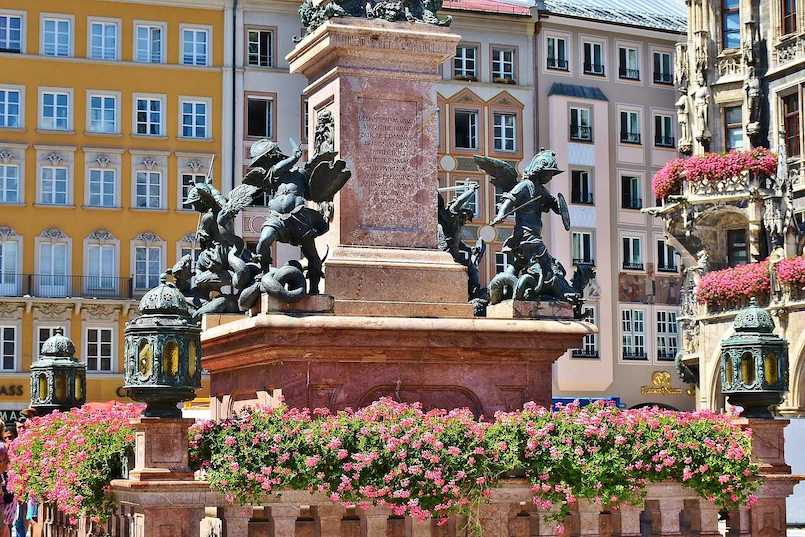 marienplatz-Image by RitaE from Pixabay(1)